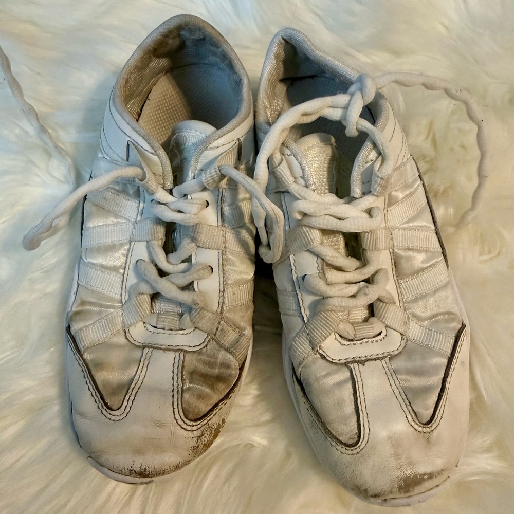 NFINITY Evolution White Cheer Shoes Size Y3